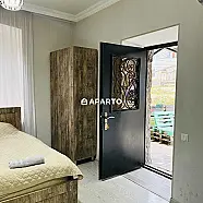 90 ლარი ღამე, ბინა დღიურად