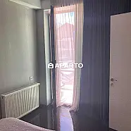 200 ლარი ღამე, ბინა დღიურად
