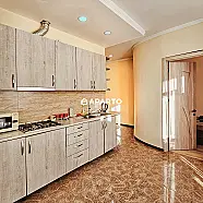 80 ლარი ღამე, ბინა დღიურად