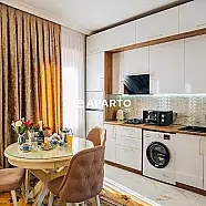 80 ლარი ღამე, ბინა დღიურად