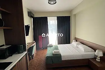 100 ლარი ღამე, ბინა დღიურად