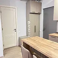 90 ლარი ღამე, ბინა დღიურად