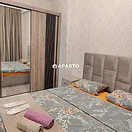 80 ლარი ღამე, ბინა დღიურად