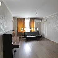 700 ლარი ღამე, ბინა დღიურად