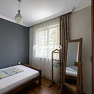 200 ლარი ღამე, ბინა დღიურად