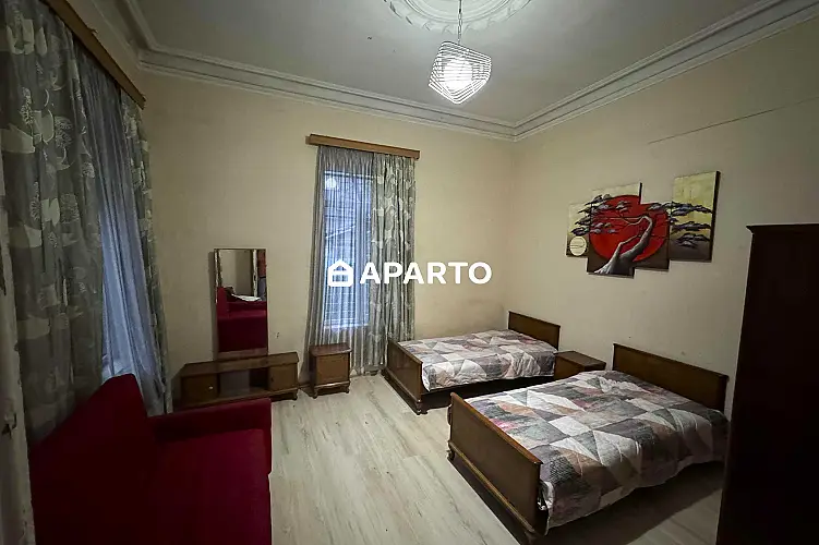 100 ლარი ღამე, ბინა დღიურად
