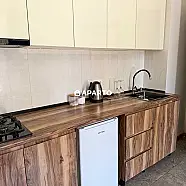 80 ლარი ღამე, ბინა დღიურად