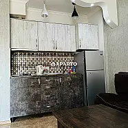 700 ლარი ღამე, ბინა დღიურად
