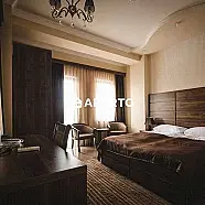 100 ლარი ღამე, ბინა დღიურად