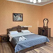 100 ლარი ღამე, ბინა დღიურად