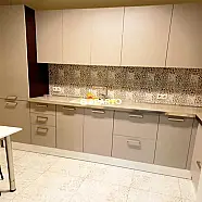 100 ლარი ღამე, ბინა დღიურად