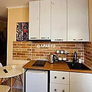 100 ლარი ღამე, ბინა დღიურად