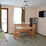 1 ლარი ღამე, ბინა დღიურად