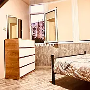 80 ლარი ღამე, ბინა დღიურად